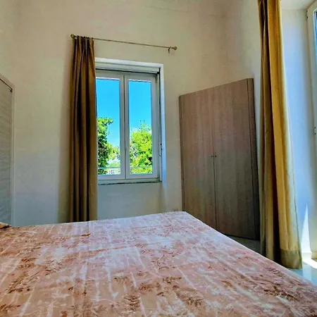 Piazza La Torre * أناكابْري